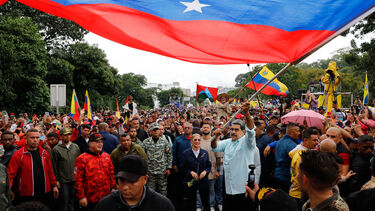 Portugueses na Venezuela temem violência e agravamento da crise humanitária após explosões
