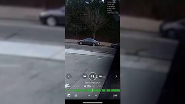 Polícia divulga novas imagens de suspeito de tiroteio na Universidade de Brown num momento em que as buscas se intensificam  