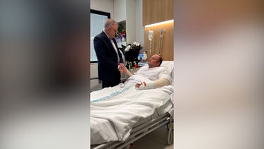 "É uma grande honra”: primeiro-ministro australiano visita homem que desarmou suspeito de tiroteio na praia de Bondi 