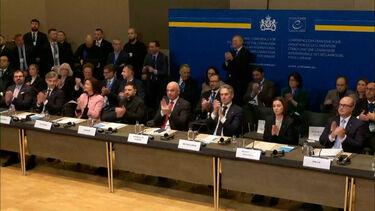 Zelensky e cerca de 30 países aprovam órgão para promover compensações à Ucrânia