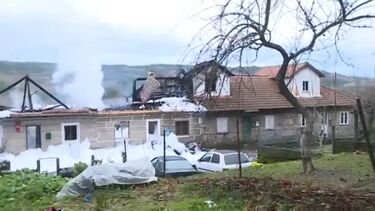 Cinco pessoas desalojadas em incêndio que afetou três casas em Vila Pouca de Aguiar