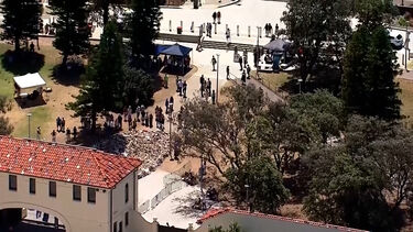 Área que rodeia praia de Bondi reaberta ao público após tiroteio na Austrália