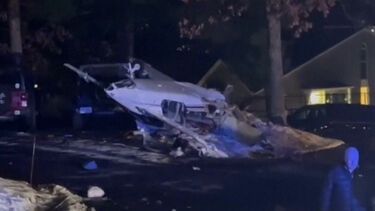 Aeronave despista-se em plena rua de New Hampshire. Piloto ficou ferido