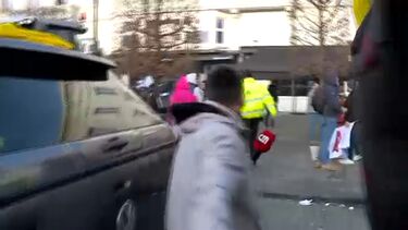 Enviados especiais do CM fogem em direto para não serem atingidos por gás lacrimogéneo em Bruxelas