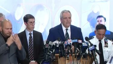 “Morto com uma mochila e duas armas de fogo”: Procurador-geral de Rhode Island explica como Cláudio Valente foi encontrado 