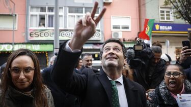 Homem travado pela PSP quando avançava com um martelo na direção de Ventura