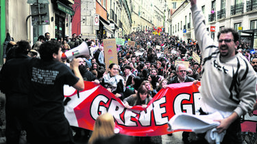 Portugueses chumbam pacote laboral e defendem greve geral
