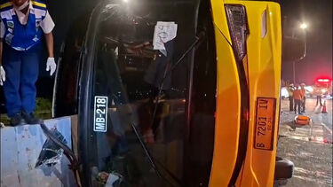 Autocarro em alta velocidade capota e faz 16 mortos na Indonésia  