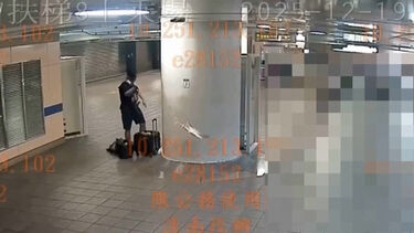 Imagens de videovigilância mostram autor do ataque na principal estação de metro de Taiwan a lançar cocktails Molotov