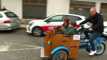 Pedalar pela inclusão e ligação intergeracional: Paulo Sargento apadrinha projeto que une crianças e idosos