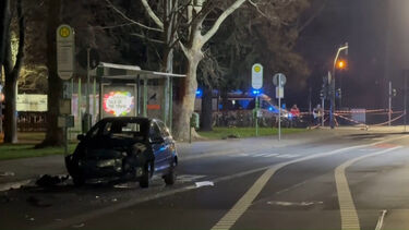 Carro embate contra três pessoas em paragem de autocarro na Alemanha. Condutor foi detido