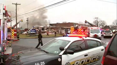 Explosão de gás em lar de idosos na Pensilvânia deixa pessoas presas no interior do edifício