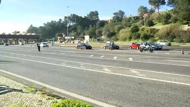 Agentes da PSP perseguem condutor em fuga na Ponte 25 de Abril