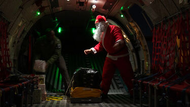 Rena do Pai Natal perde velocidade e aterra de emergência no Montijo. Veja o vídeo de boas festas da Força Aérea