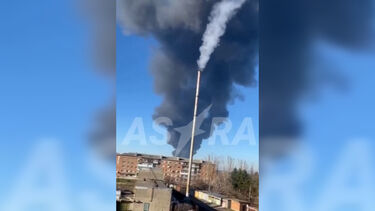 Ataque ucraniano a refinaria de petróleo russa causa uma enorme nuvem de fumo 