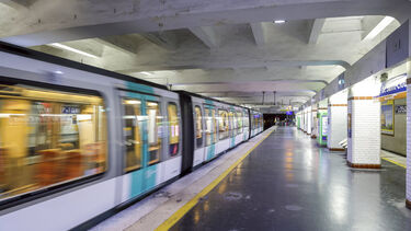 Três mulheres ficaram feridas após ataque com faca em Paris 