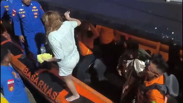 Equipas de resgate da Indonésia procuram família espanhola após barco naufragar perto da Ilha de Komodo