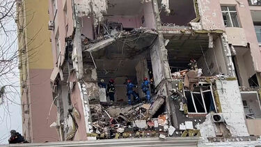 Imagens mostram edifícios danificados em Kiev após ataques russos com mísseis e drones