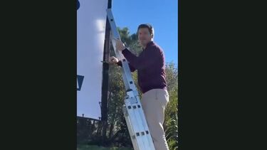 André Ventura visa minorias em novo cartaz e pergunta: "E assim, já pode ser?"