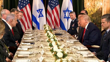 Imagens mostram Trump e Netanyahu juntos em reunião e jantar  