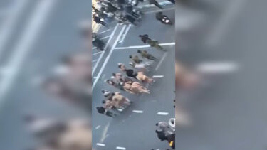 Vídeo mostra protestos no Teerão após moeda iraniana desvalorizar em relação ao dólar americano