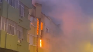 Incêndio deflagra em apartamento em Lisboa. Terá ocorrido uma explosão