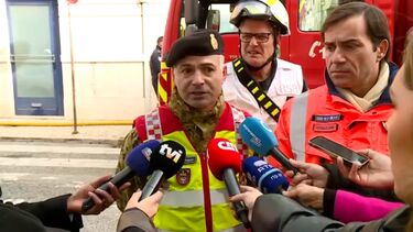 “Não foi um incêndio fácil de controlar”: Comandante dos bombeiros sobre fogo seguido à explosão em Lisboa