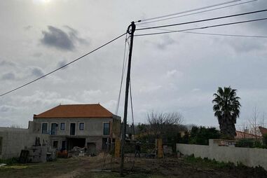 Homem absolvido de cortar cabos de telecomunicações após um ano à espera