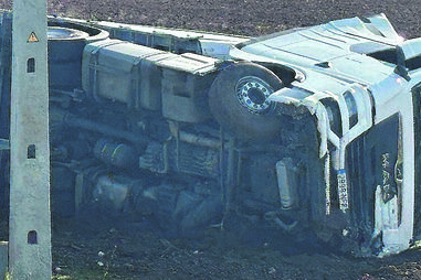 Futebolista morre em colisão entre camião e ligeiro de mercadorias na EN4 em Estremoz