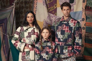 India Casiraghi, no meio, numa campanha para a Muzungu Sisters