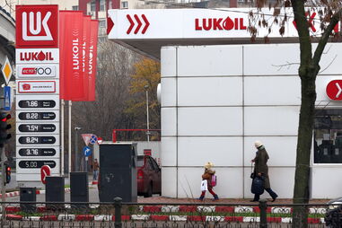 Antigo dono do Pornhub interessado em ativos da Lukoil, petrolífera russa sancionada pelos EUA