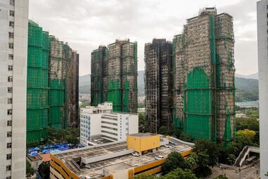 Redes de proteção podem ter contribuído para a rapidez da propagação das chamas no incêndio de Hong Kong