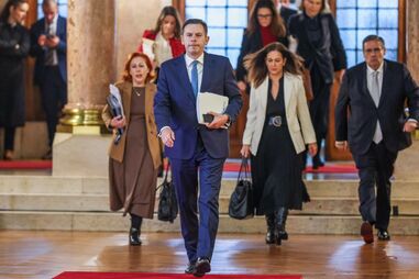 Primeiro-ministro à chegada para participar no debate parlamentar na Assembleia da República, Lisboa