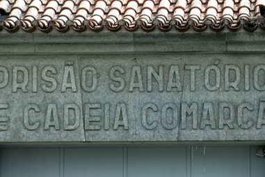 Recluso com droga no organismo detido no regresso à prisão da Guarda