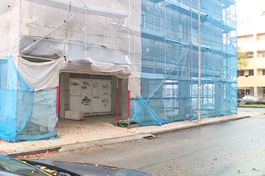 Casal foi assaltado ao entrar na garagem do prédio onde vive, em Vila do Conde