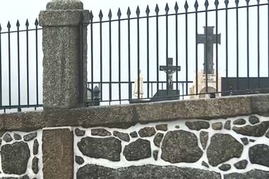 Campas e jazigos assaltados e vandalizados em cemitérios em Braga