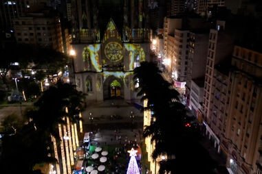 Imagens mostram centro histórico de São Paulo iluminado com luzes de Natal  