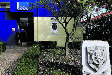 Homem preso por ameaçar e agredir moradores com arma branca em Carnaxide