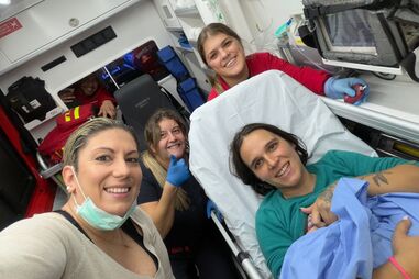 Bebé nasce em ambulância no quartel dos Bombeiros Voluntários de Sacavém