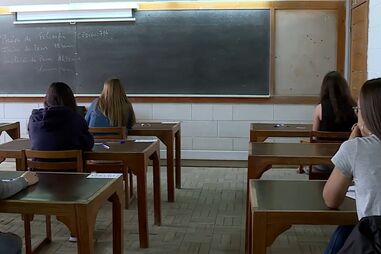 Sistema educativo falha na integração de alunos pobres e estrangeiros