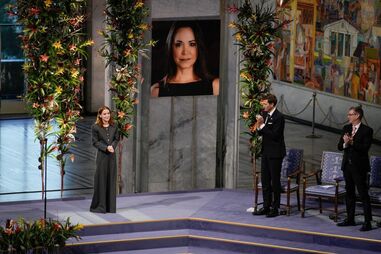 Ana Corina Machado recebe o Nobel da Paz em nome da mãe, María Corina Machado, em Oslo