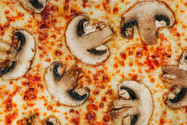 Pizza Domino's PAN: massa grossa, fofa e recheada de sabor