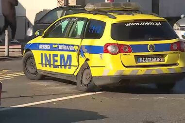 Acidente destrói VMER em frente ao hospital de Vila Nova de Gaia
