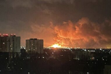 Ucrânia ataca importante refinaria de pretróleo da Rússia. Drones russos deixam partes de Odessa sem eletricidade e água