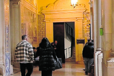 Ex-polícia condenado por falsificar escalas