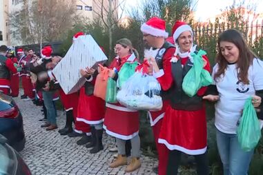 Motards vestem-se a rigor para distribuir presentes a crianças da Associação Ajuda de Berço