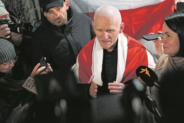 Bielorrússia liberta Nobel da Paz e dirigente da oposição