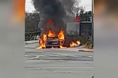 Vídeo mostra carro a ser totalmente consumido pelas chamas em Albufeira  