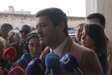 "O tribunal está a perder tempo": André Ventura recusa retirar cartazes polémicos