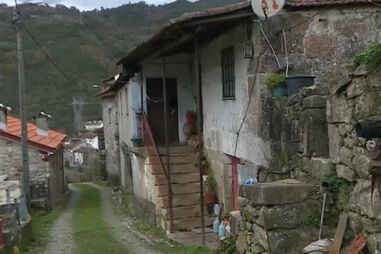 Idosa morre e marido é hospitalizado por suspeita de inalação de fumo em Montalegre